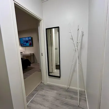 Modern With Free Parking *