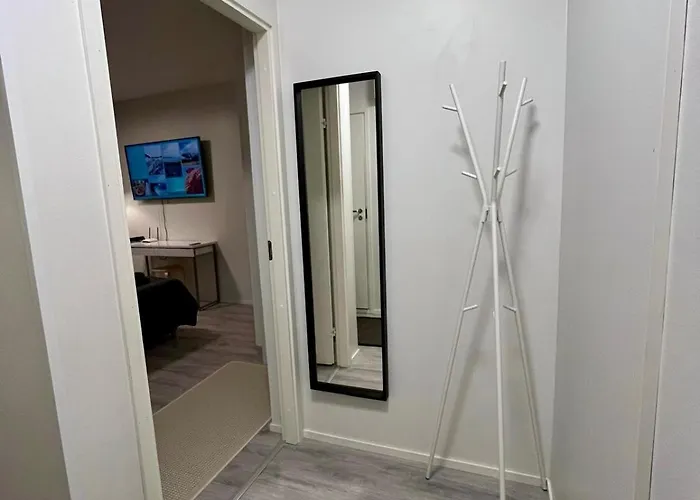 Modern With Free Parking *